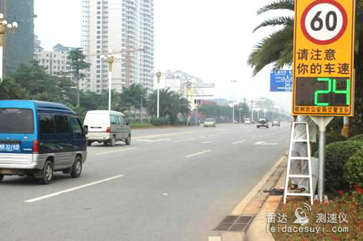 柳州市公安交警支队安装雷达测速屏