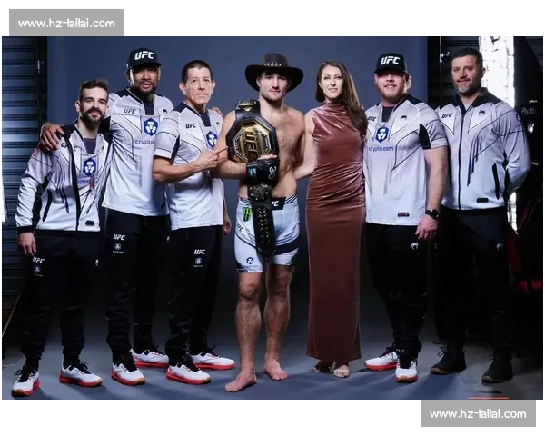 力量与权谋：坎诺尼尔被迫迎战佩奇 UFC 319 中量级对决